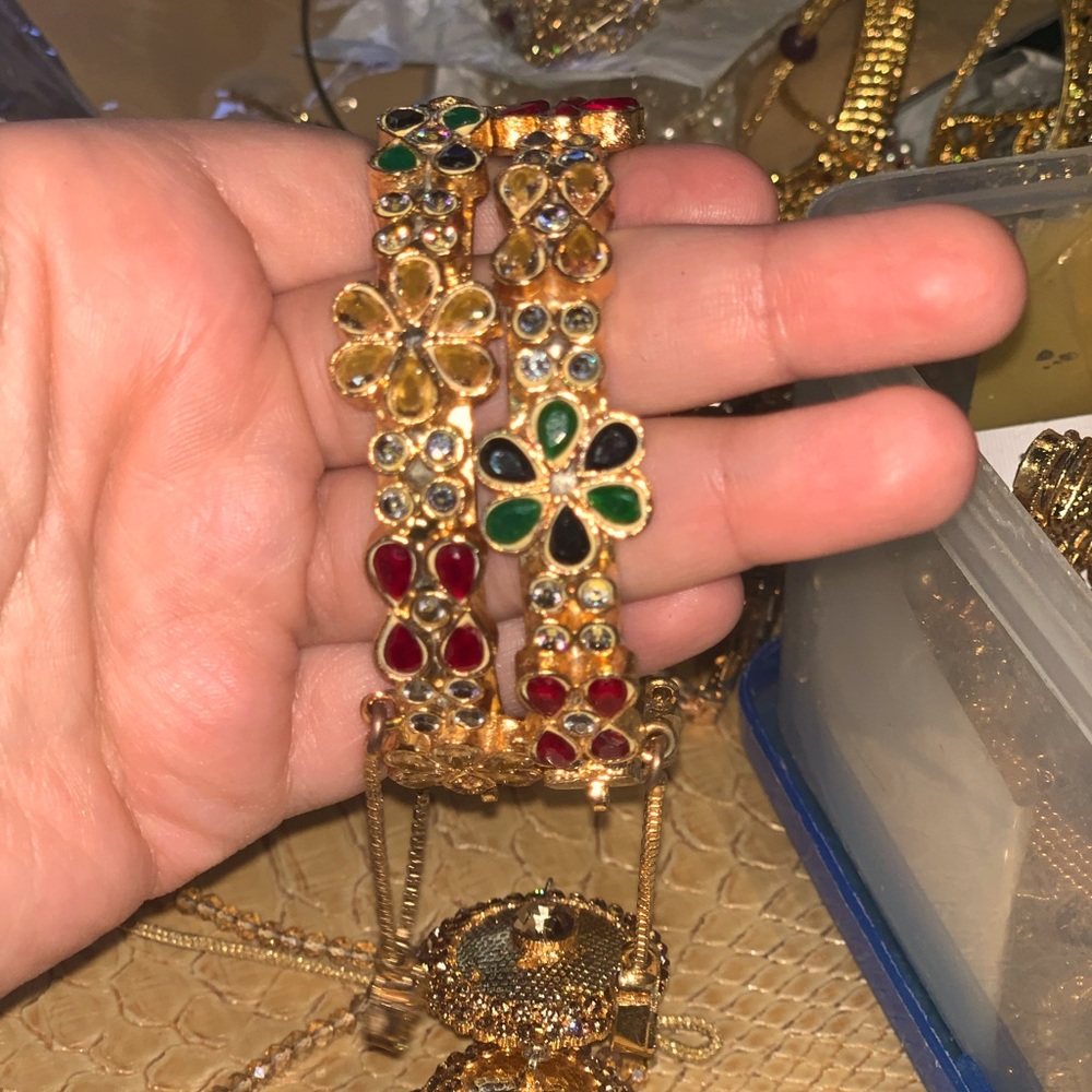 GORGEOUS bracelets for sale 😍 (Watch video for different styles)